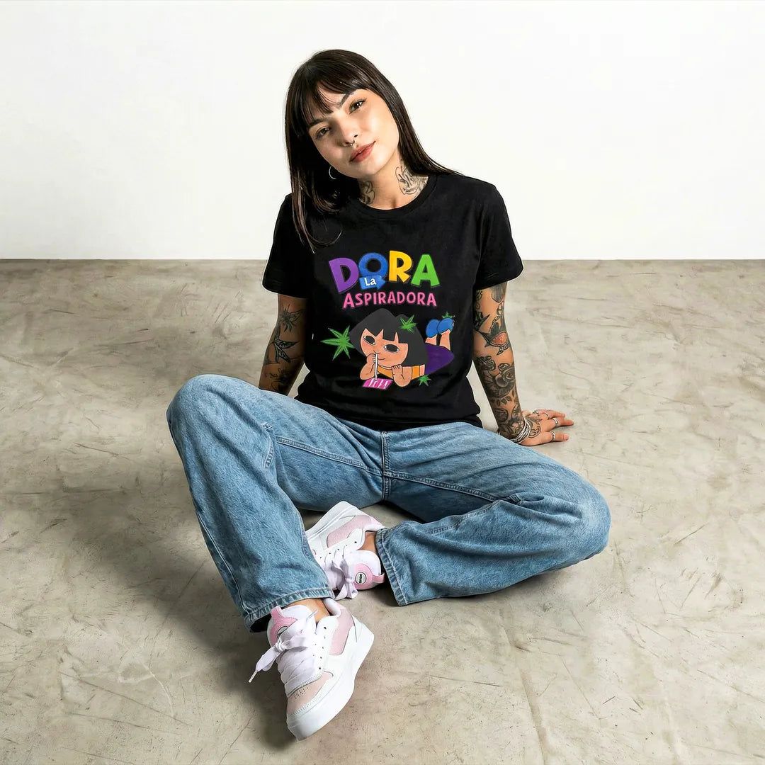 Camiseta Basica Dora la Aspiradora Feminina Preto 02