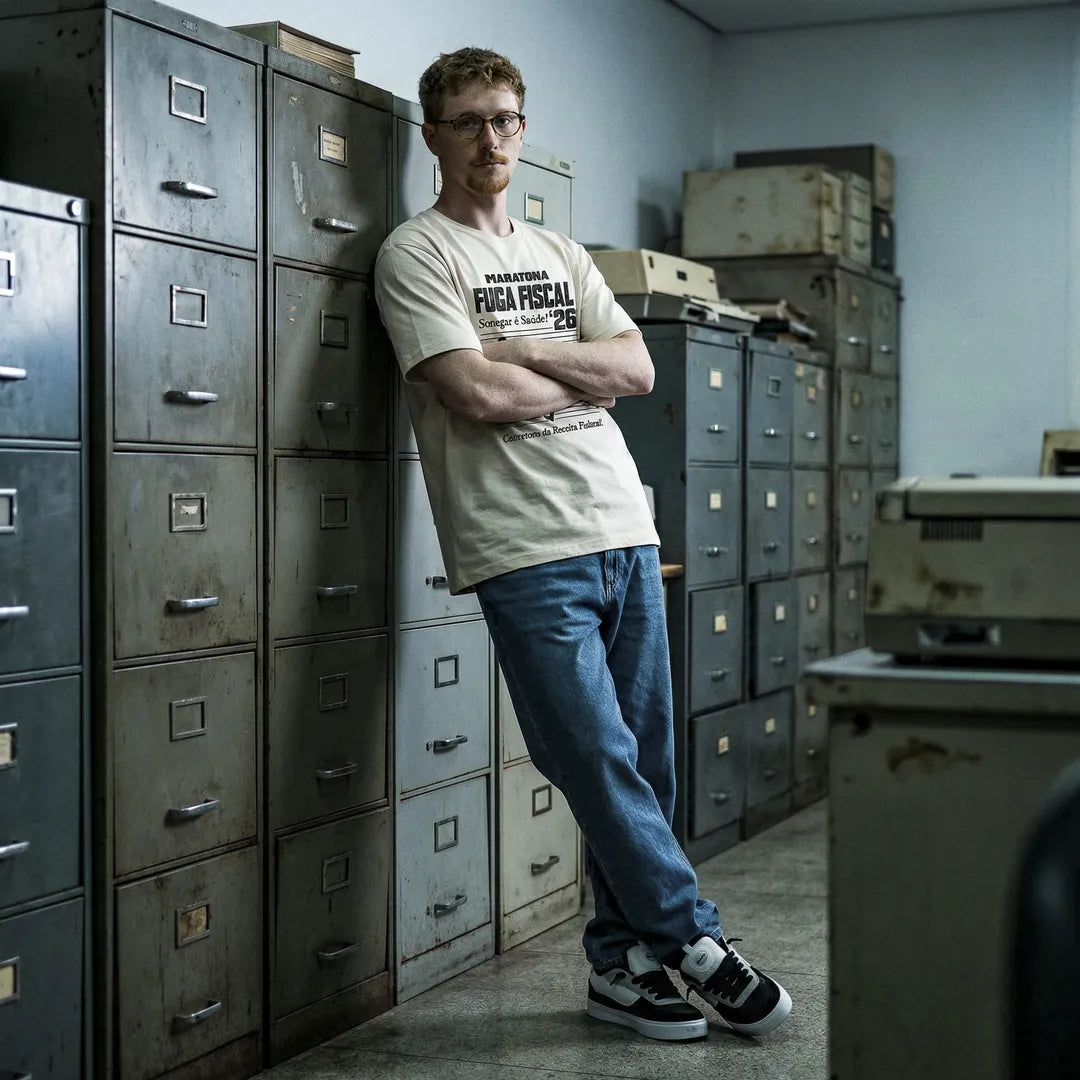 Camiseta Básica Maratona Fuga Fiscal Masculina Off-White