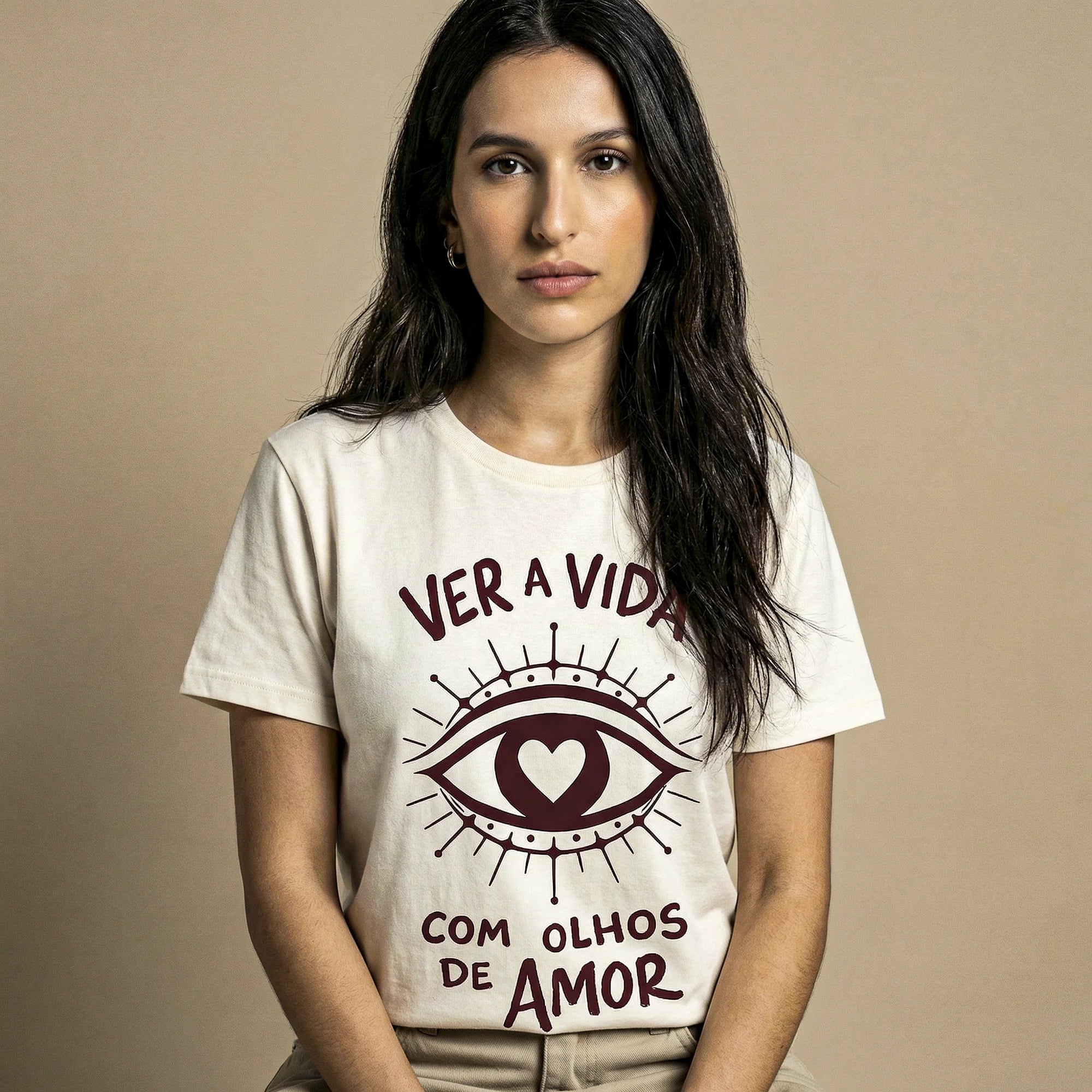 Camiseta Basica OLHOS-AMOR Feminina Off-White