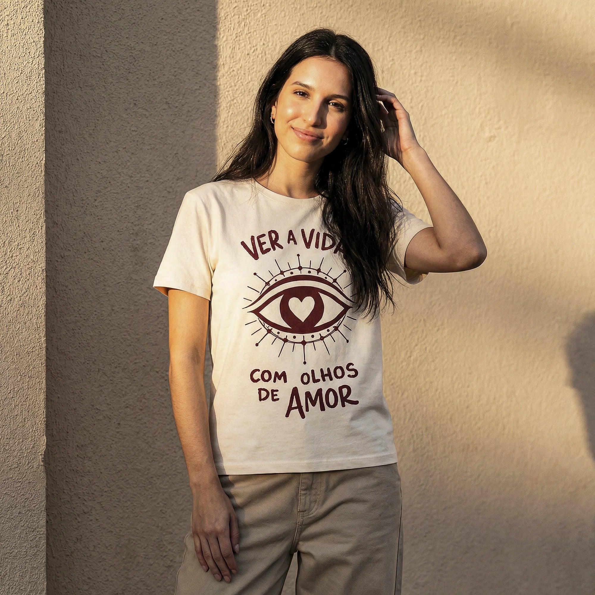 Camiseta Basica OLHOS-AMOR Feminina Off-White
