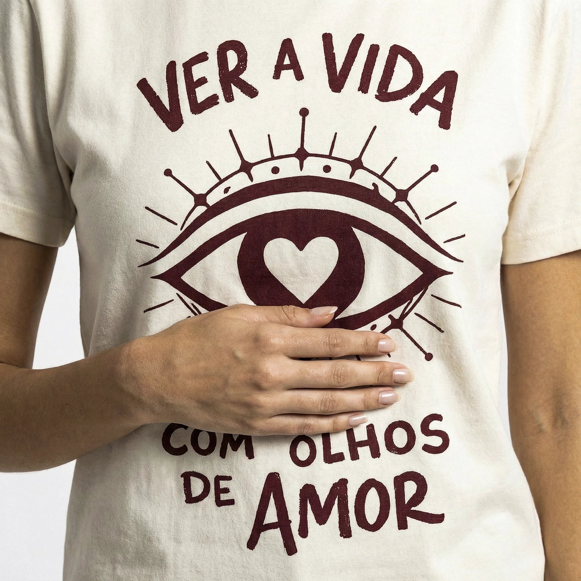 Camiseta Basica OLHOS-AMOR Feminina Off-White