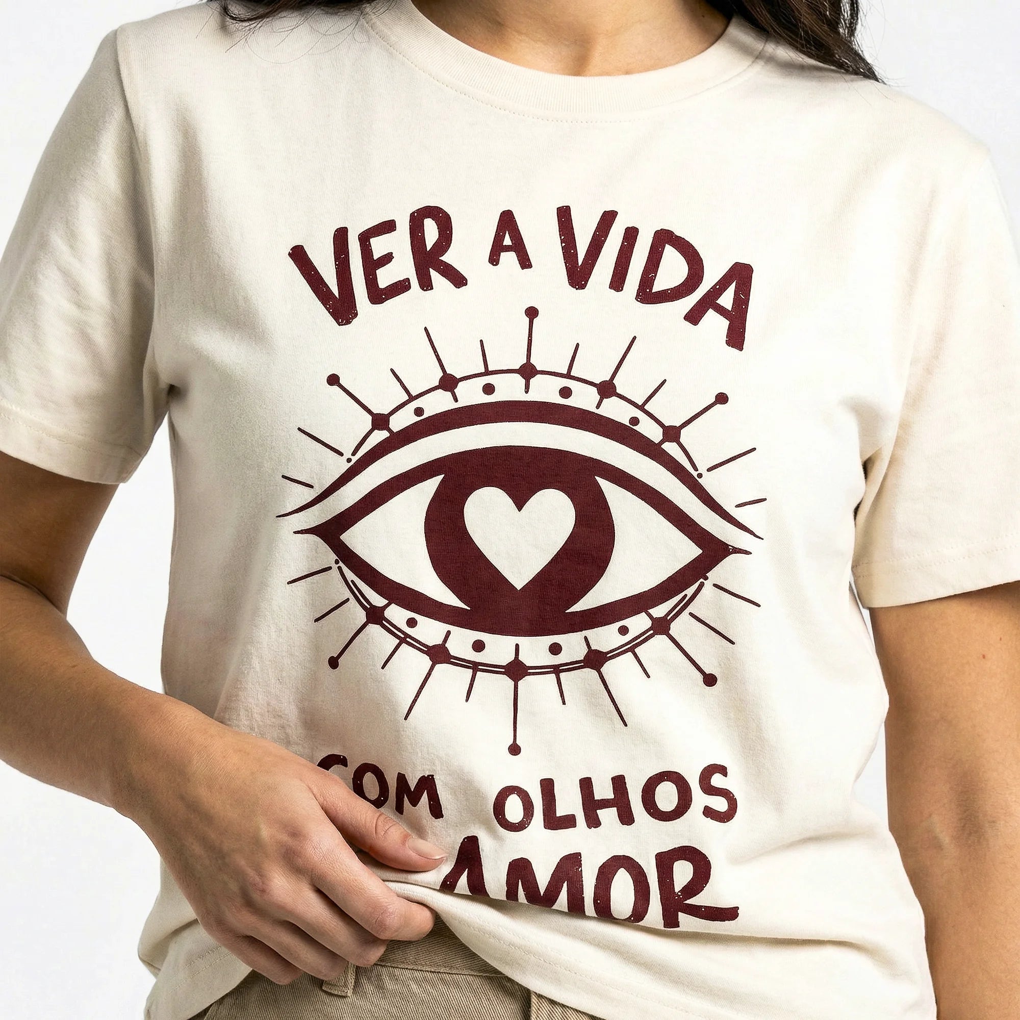 Camiseta Basica OLHOS-AMOR Feminina Off-White
