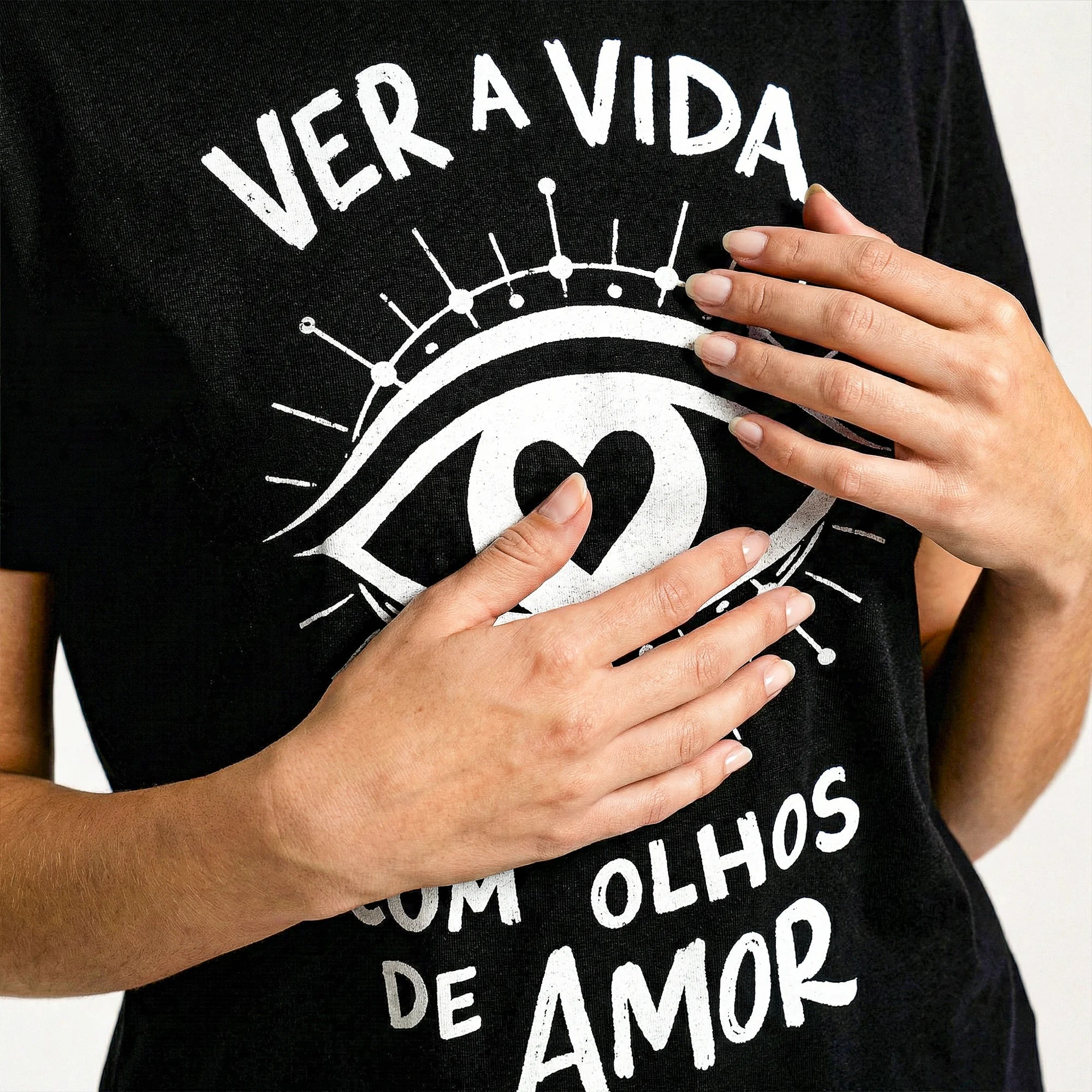 Camiseta Basica OLHOS-AMOR Feminina Preto