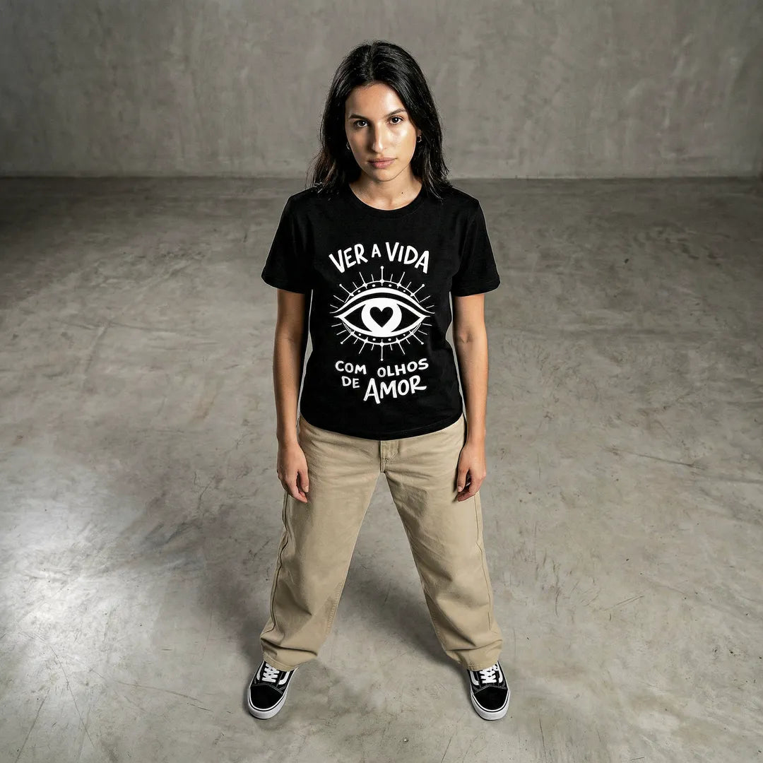 Camiseta Basica Ver a Vida Com Olhos de Amor Feminina Preto