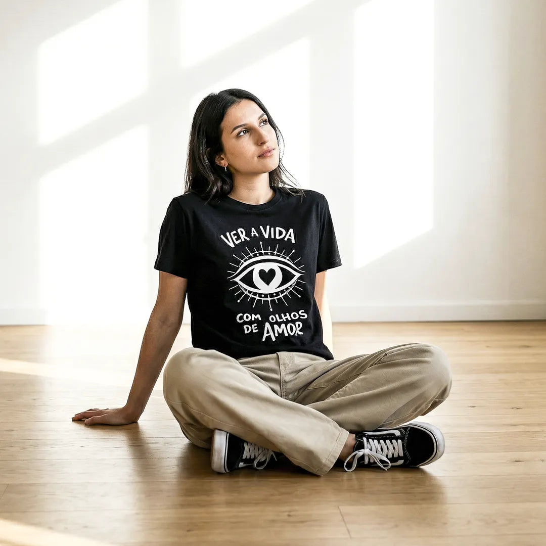 Camiseta Basica Ver a Vida Com Olhos de Amor Feminina Preto