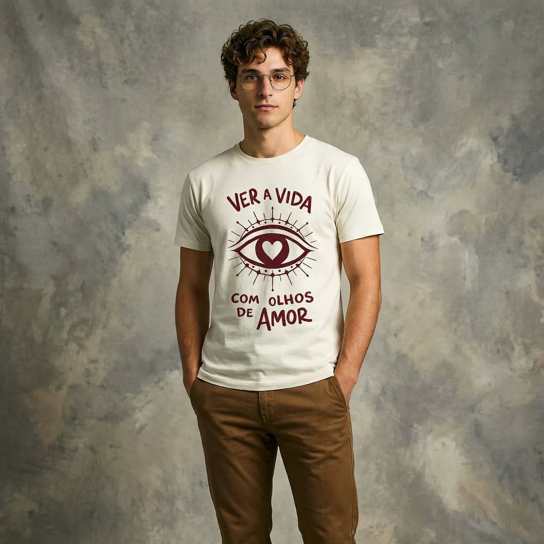 Camiseta Basica Ver a Vida Com Olhos de Amor Masculina Off-White
