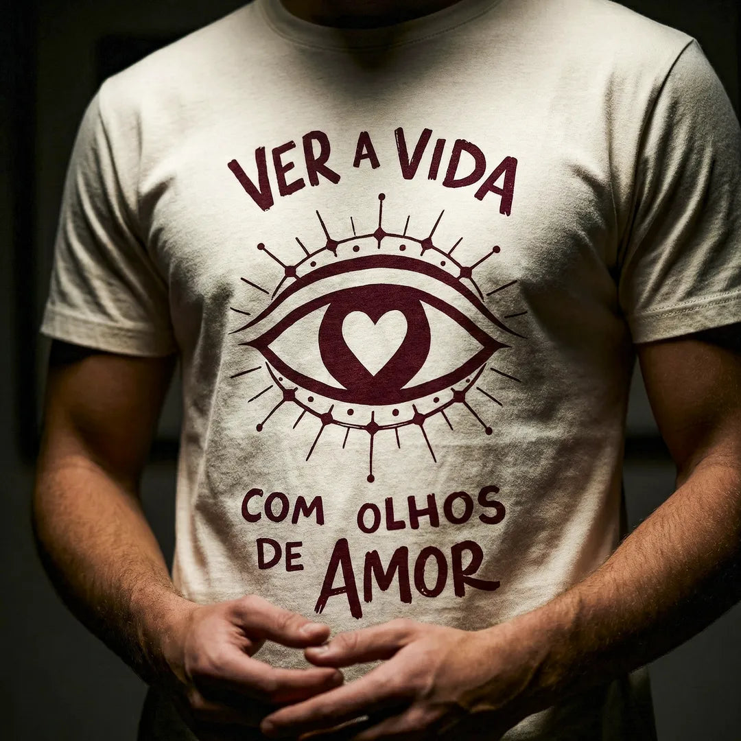 Camiseta Basica Ver a Vida Com Olhos de Amor Masculina Off-White