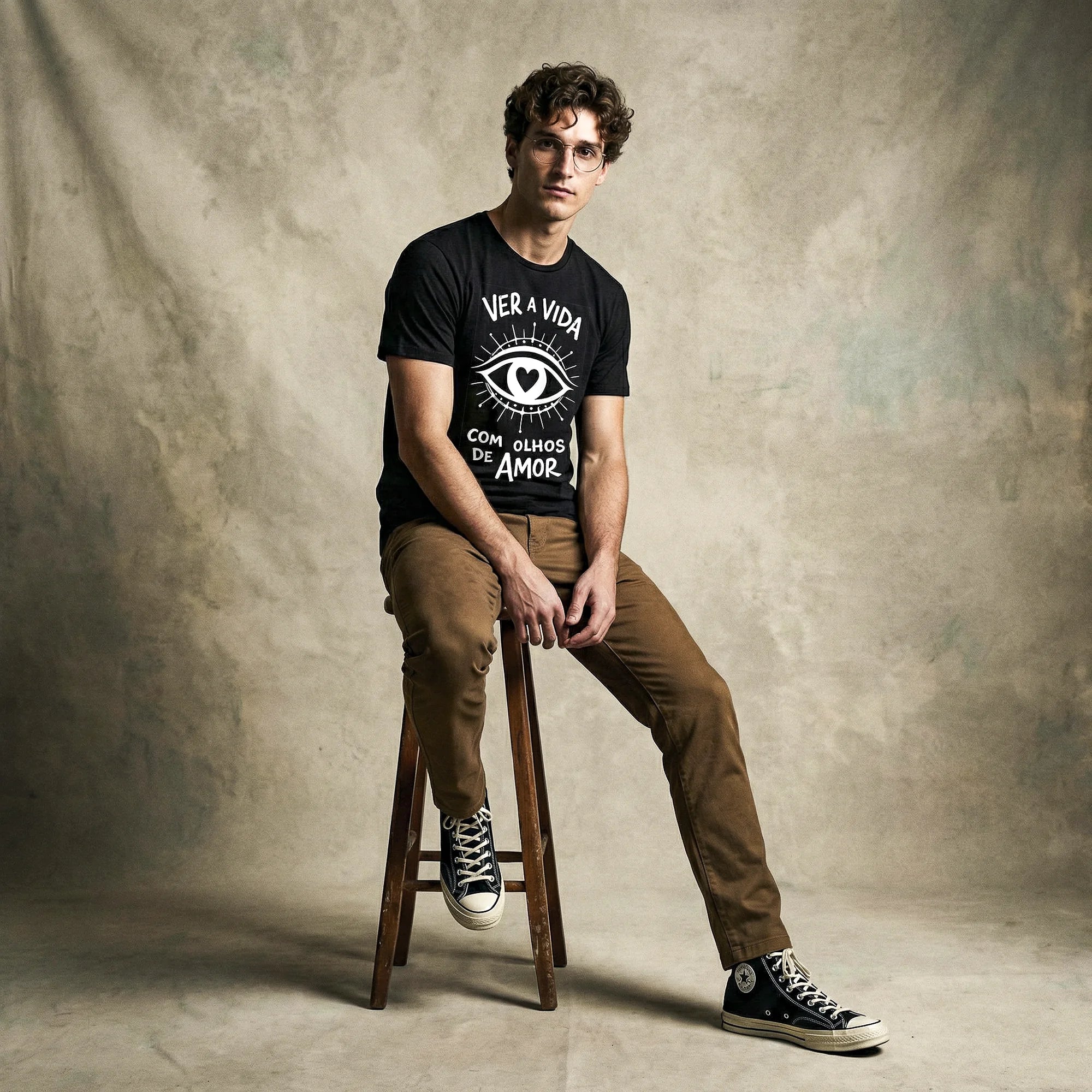 Camiseta Basica OLHOS-AMOR Masculina Preto