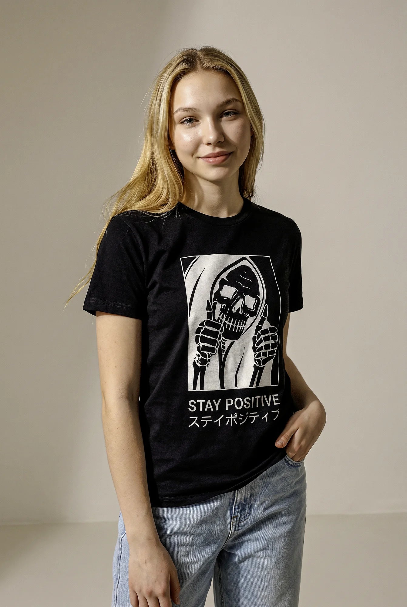 Camiseta Básica Stay Positive - Feminina
