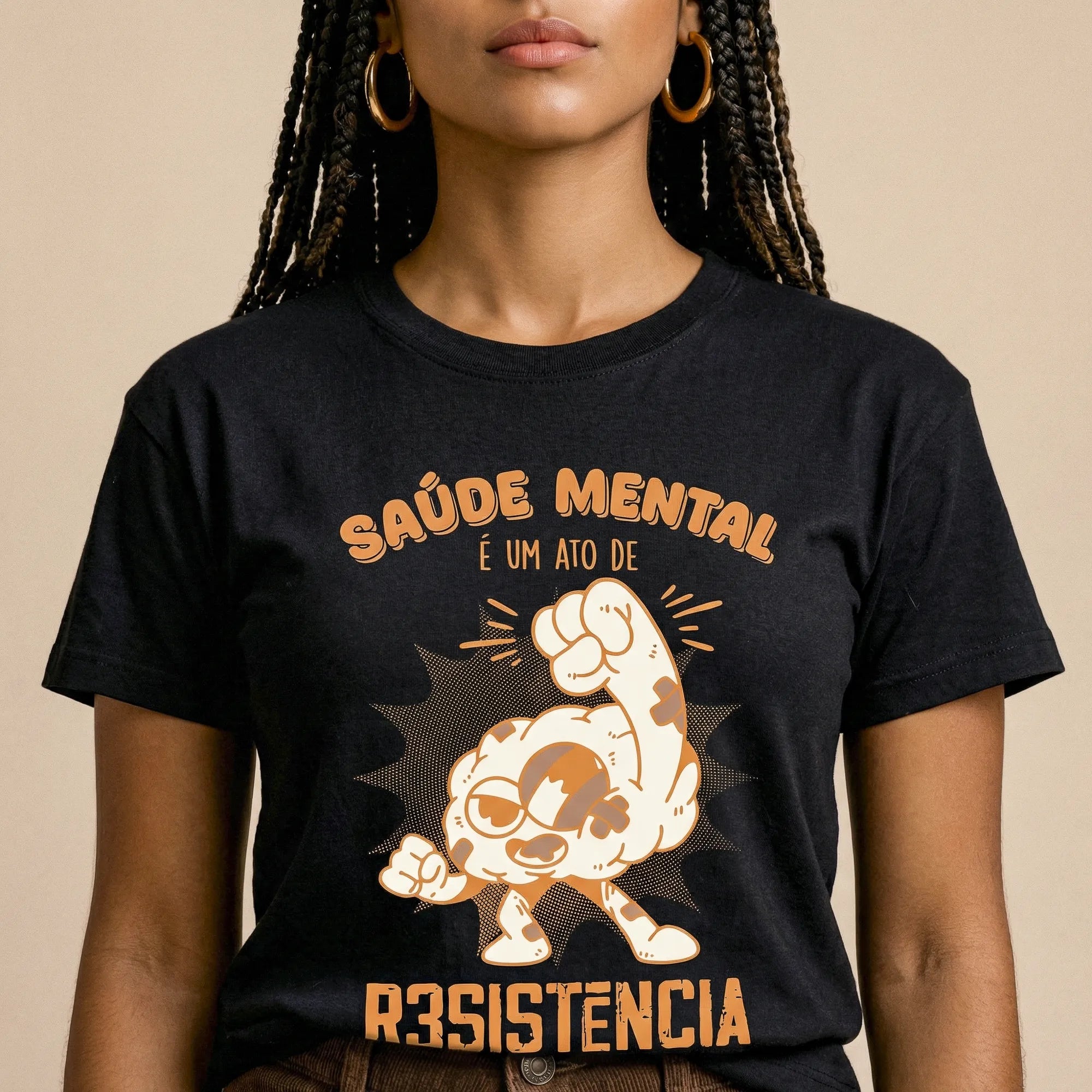 Camiseta Básica Saúde Mental é um Ato Revolucionário Feminina Preto