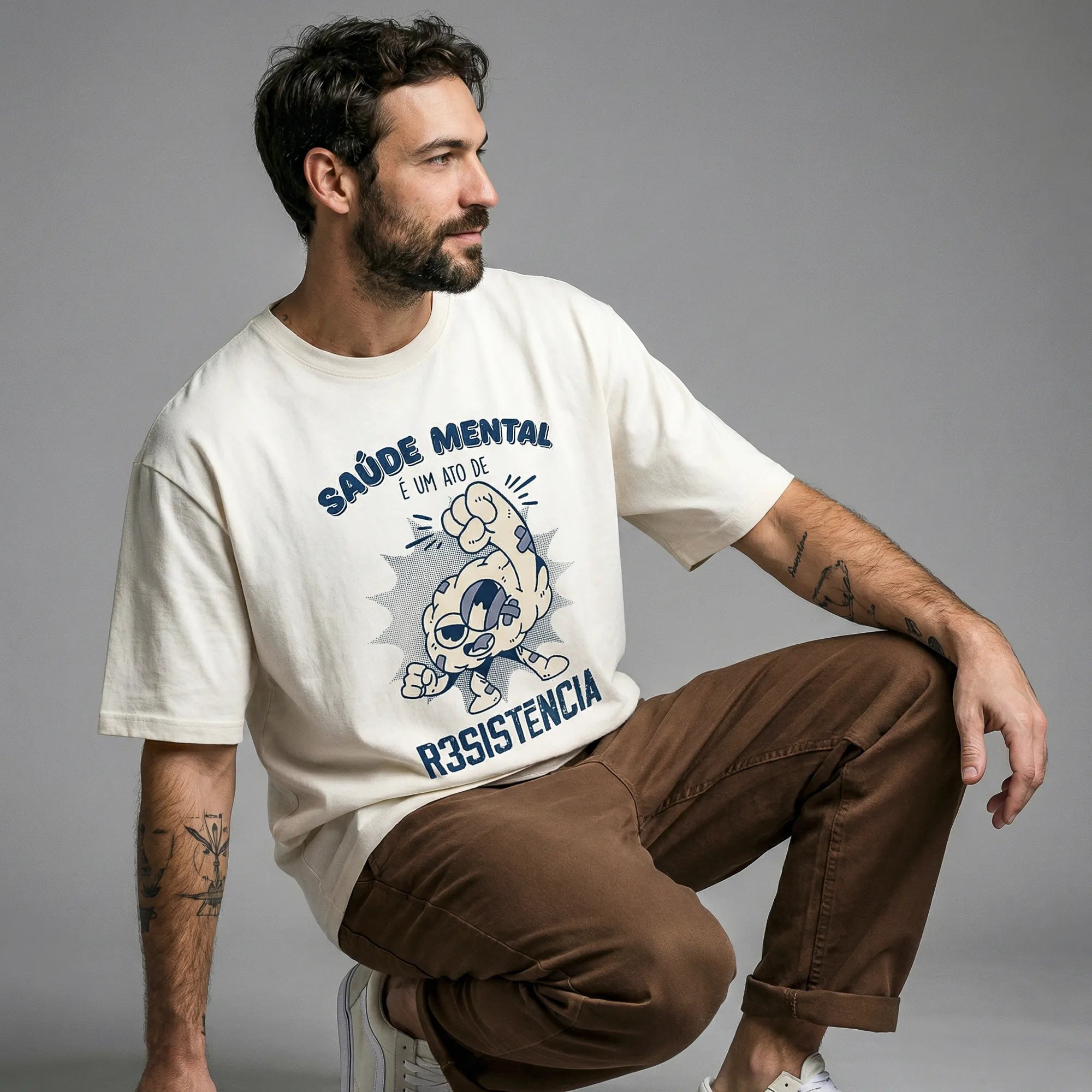 Camiseta Básica Saúde Mental é um Ato Revolucionário Masculina Off-White