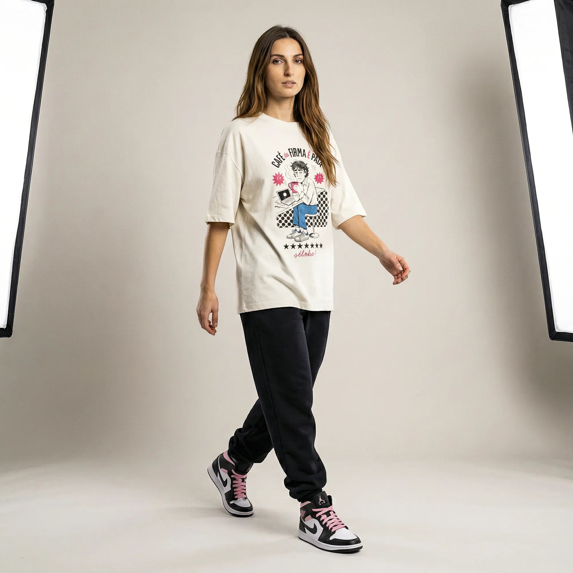 Camiseta Oversized Café na Firma é Paia Feminina Off-White