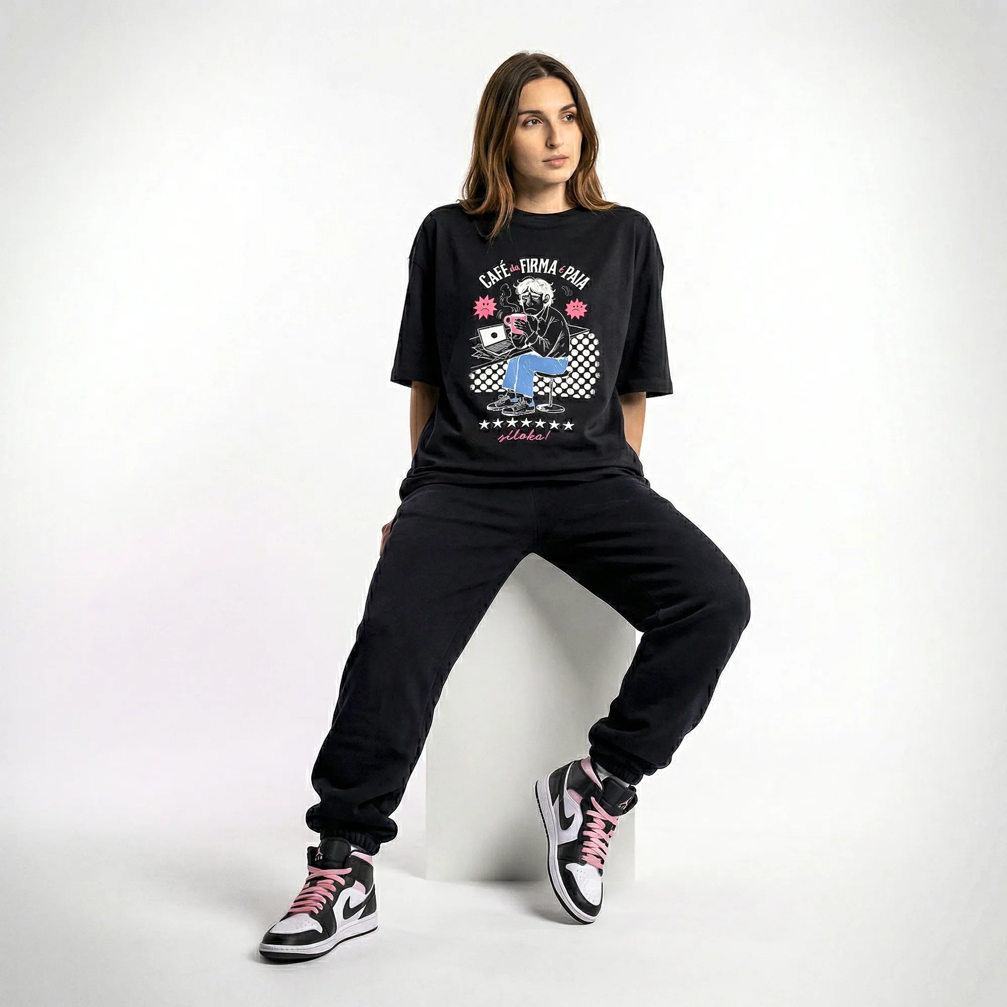 Camiseta Oversized Café na Firma é Paia Feminina Preto