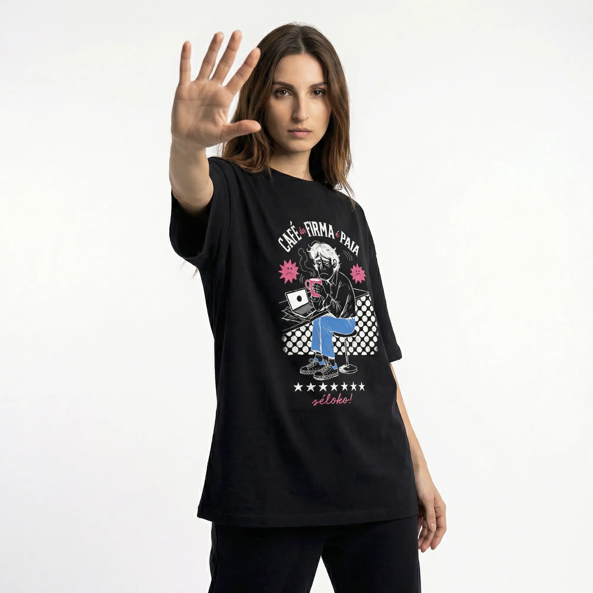 Camiseta Oversized Café na Firma é Paia Feminina Preto