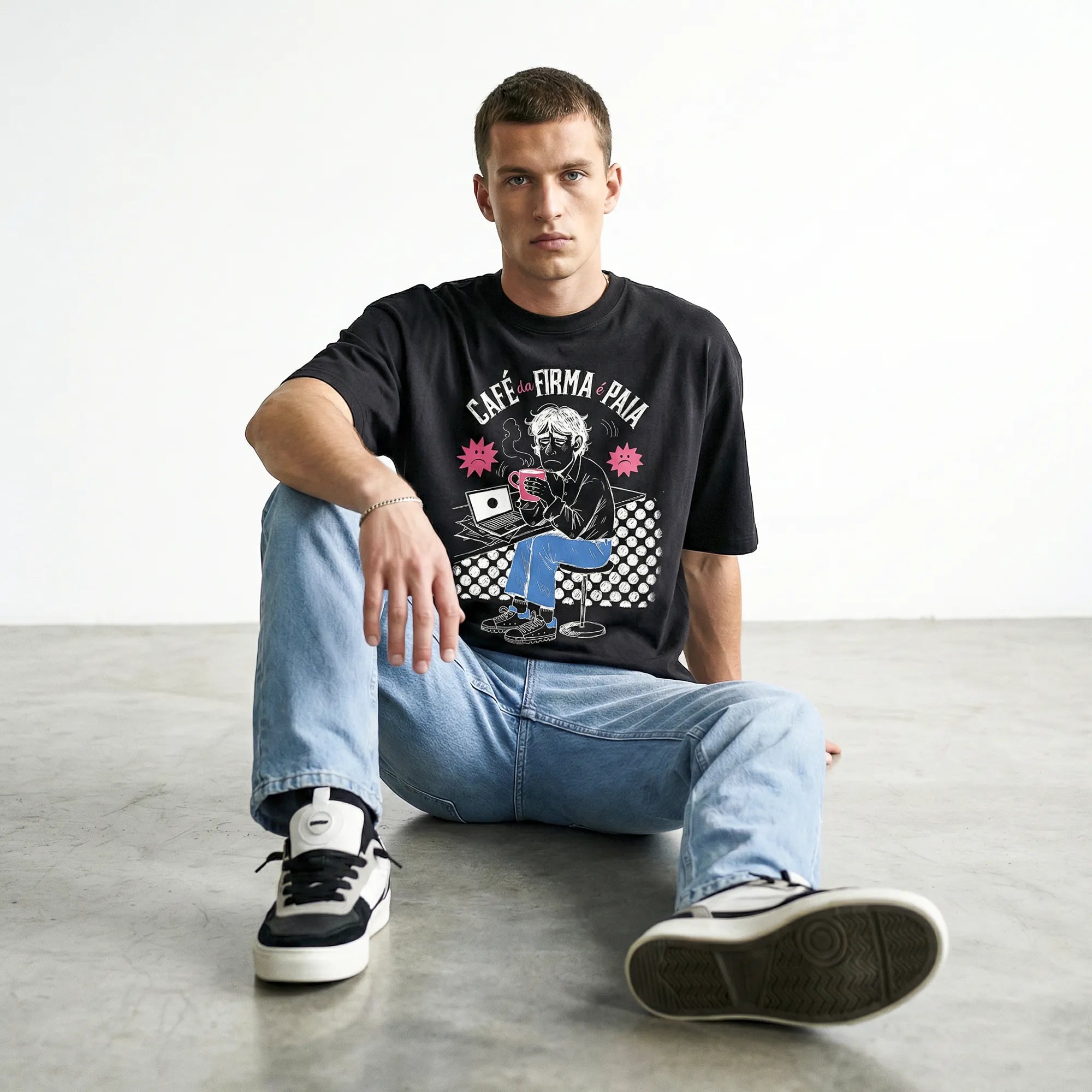Camiseta Oversized Café na Firma é Paia Masculina Preto