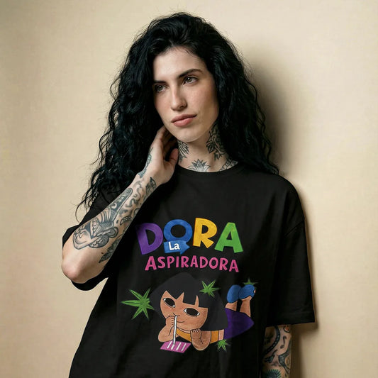 Camiseta Oversized Dora la Aspiradora Feminina Preto 01