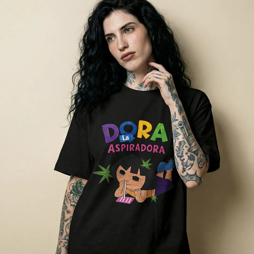 Camiseta Oversized Dora la Aspiradora Feminina Preto 02
