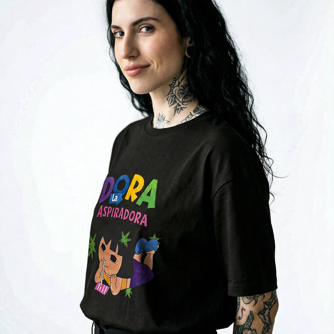 Camiseta Oversized Dora la Aspiradora Feminina Preto 03