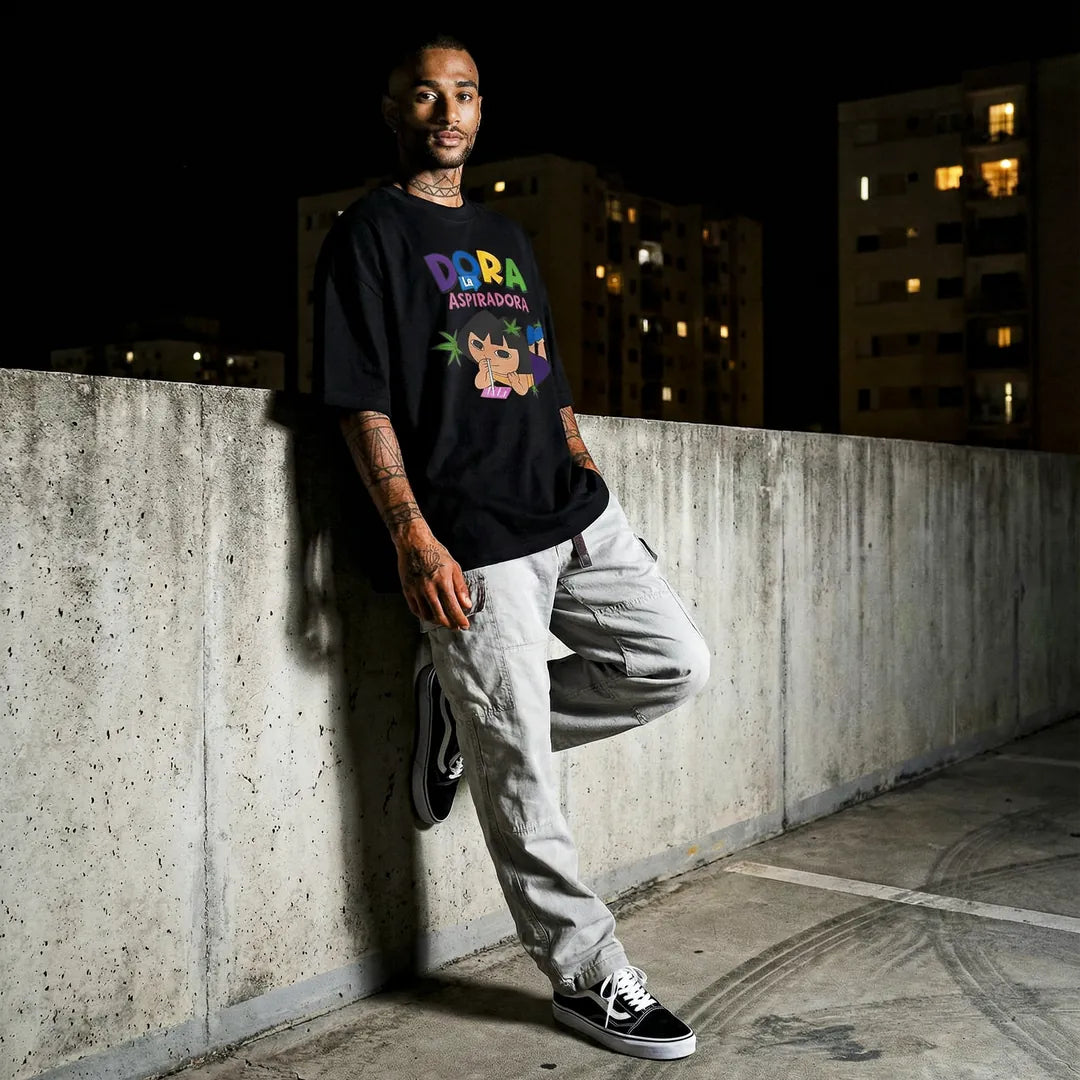 Camiseta Oversized Dora la Aspiradora Masculina Preto 06