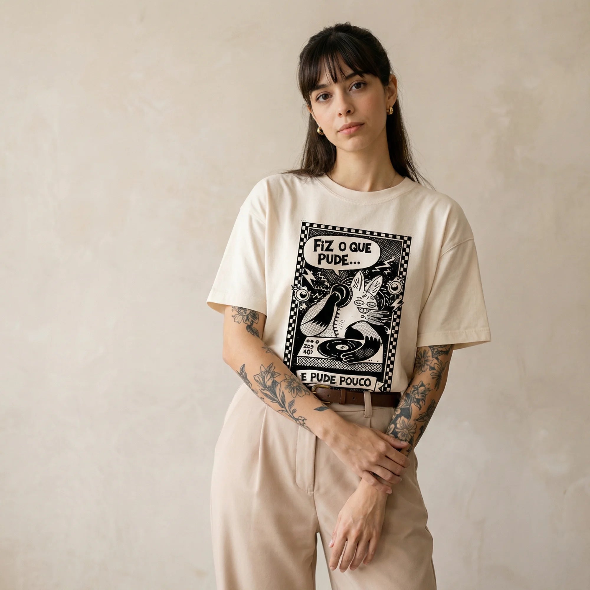 Camiseta Oversized FIZ-O-QUE-PUDE Feminina Off-White