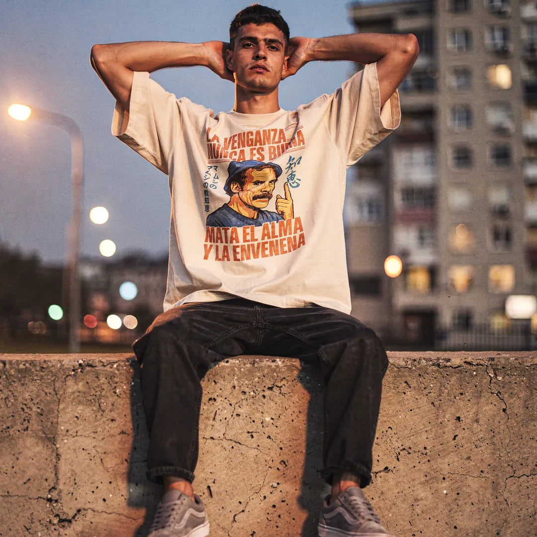 Camiseta Oversized La Venganza Nunca Es Buena Masculina Off-White