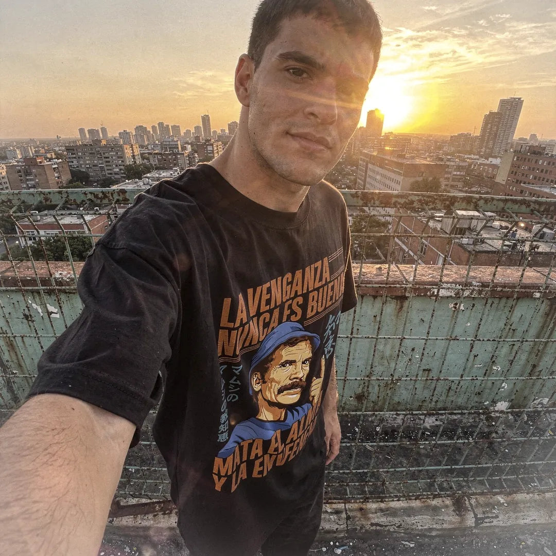 Camiseta Oversized La Venganza Nunca Es Buena Masculina Preto