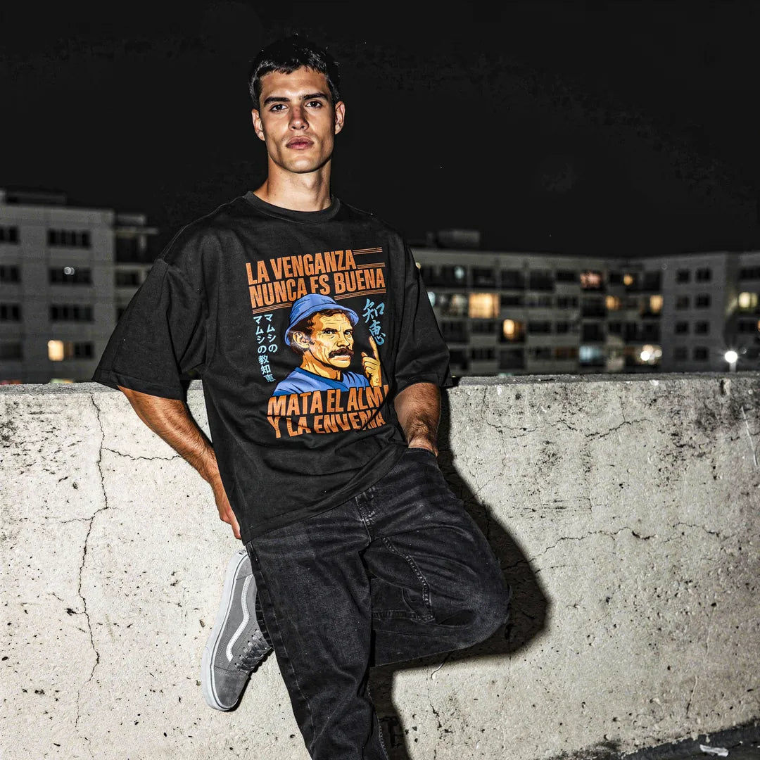 Camiseta Oversized La Venganza Nunca Es Buena Masculina Preto