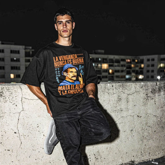 Camiseta Oversized La Venganza Nunca Es Buena Masculina Preto