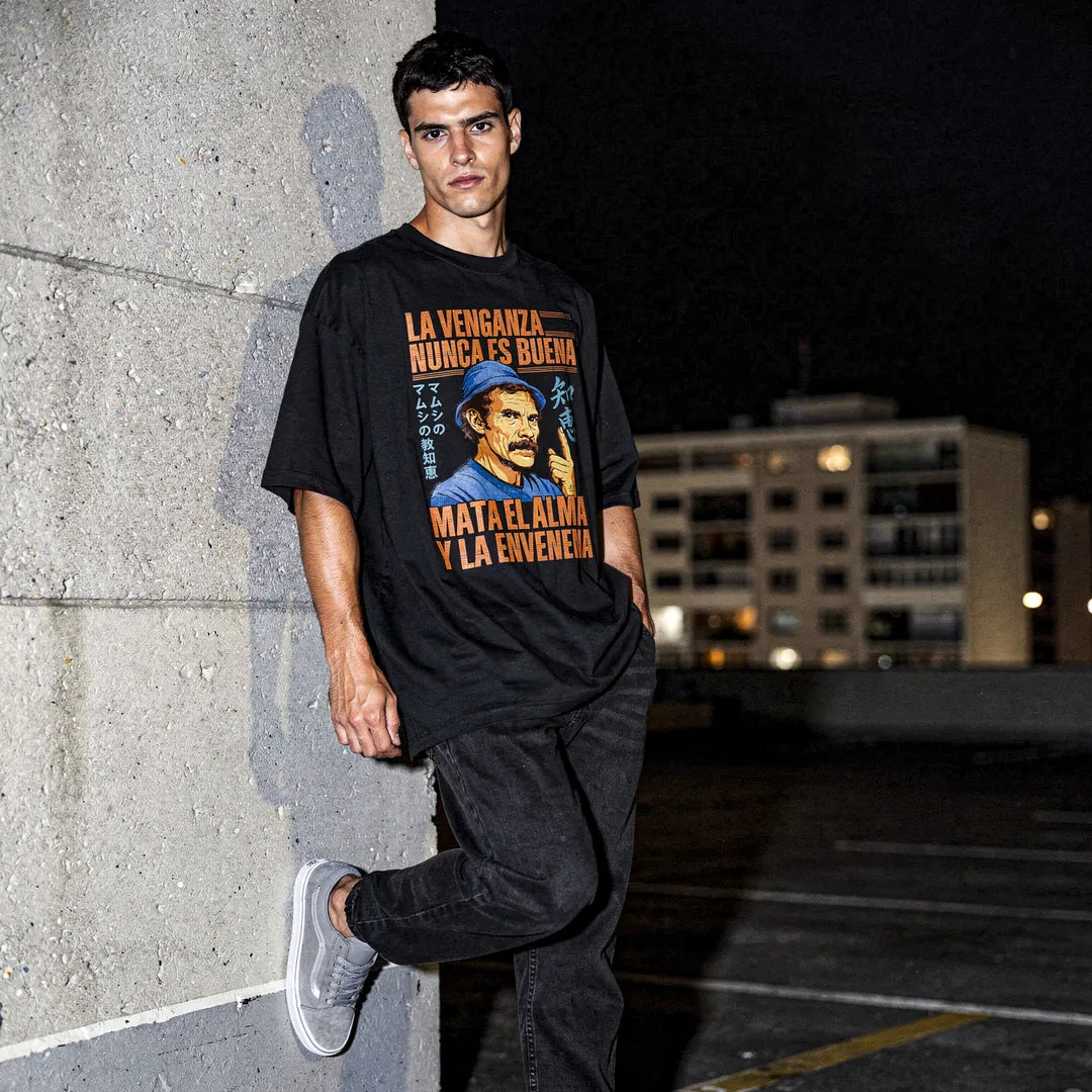 Camiseta Oversized La Venganza Nunca Es Buena Masculina Preto
