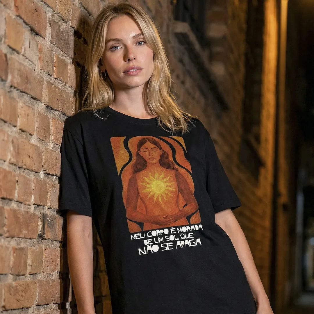 Camiseta Oversized Meu Corpo é Morada de Um Sol Feminina Preto 01
