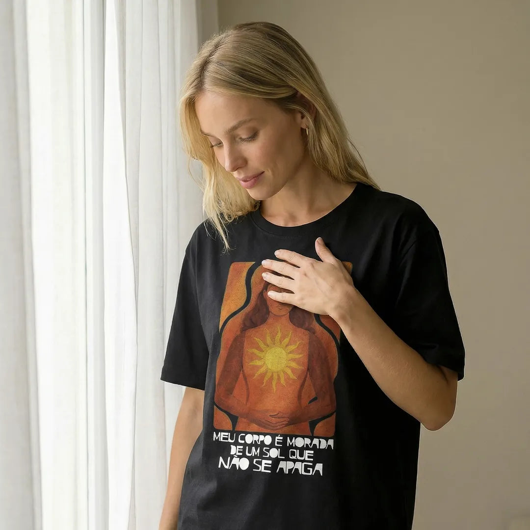 Camiseta Oversized Meu Corpo é Morada de Um Sol Feminina Preto 03