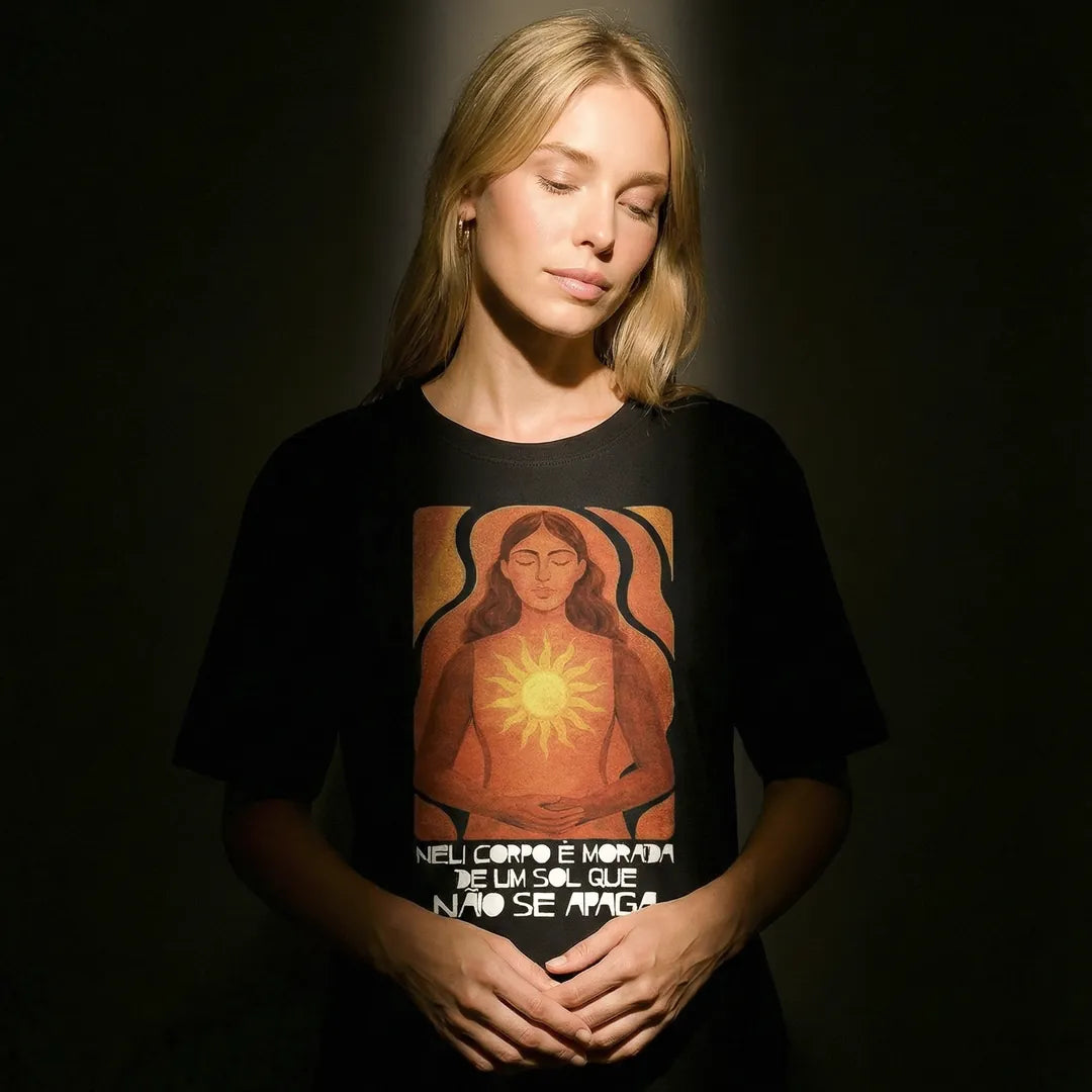 Camiseta Oversized Meu Corpo é Morada de Um Sol Feminina Preto 04