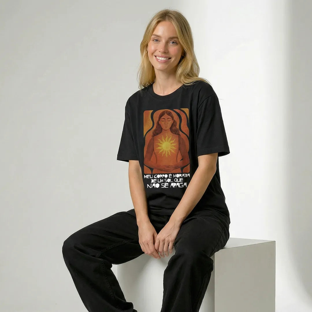 Camiseta Oversized Meu Corpo é Morada de Um Sol Feminina Preto 05