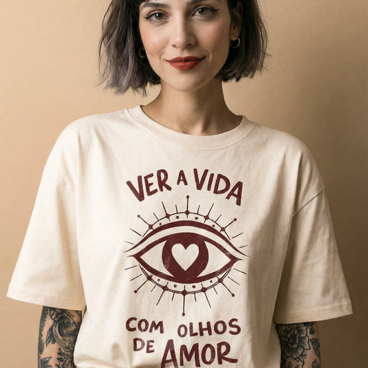 Camiseta Oversized OLHOS-AMOR Feminina Off-White