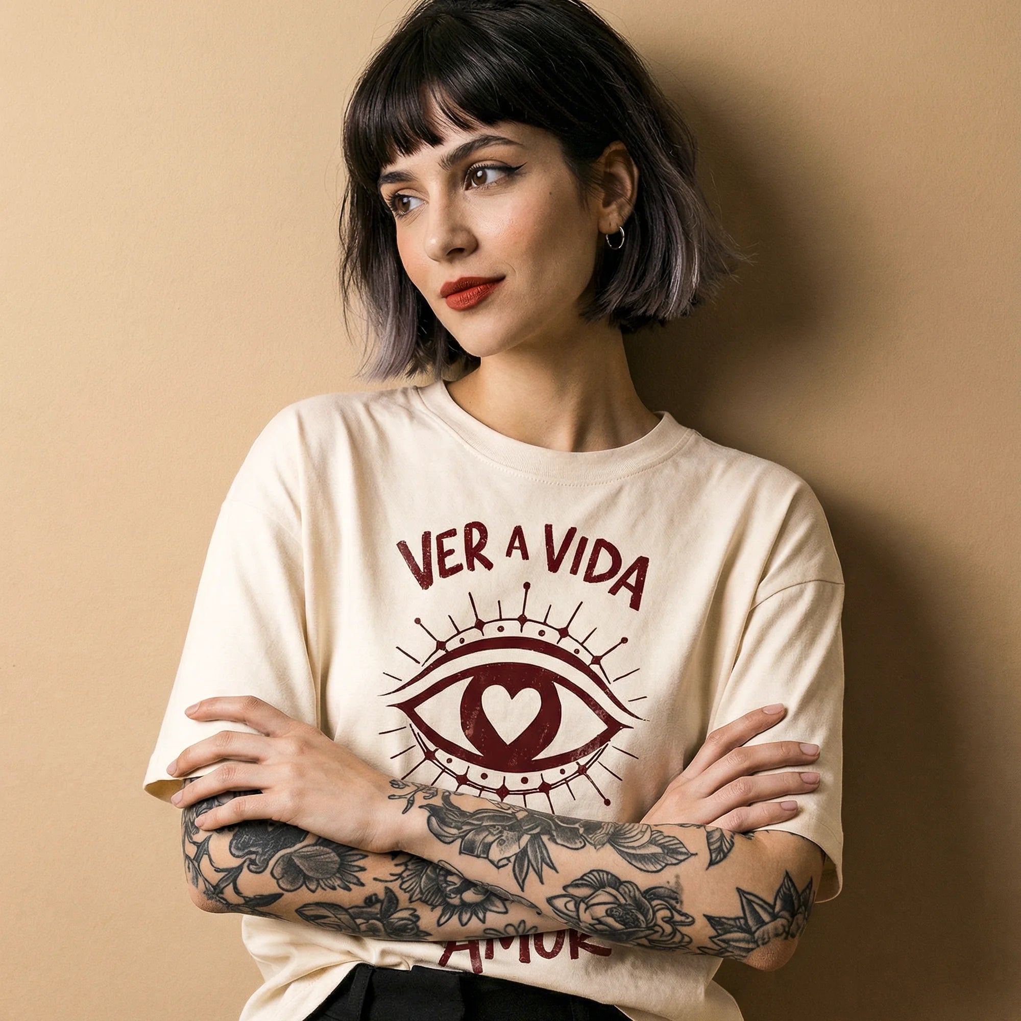 Camiseta Oversized OLHOS-AMOR Feminina Off-White