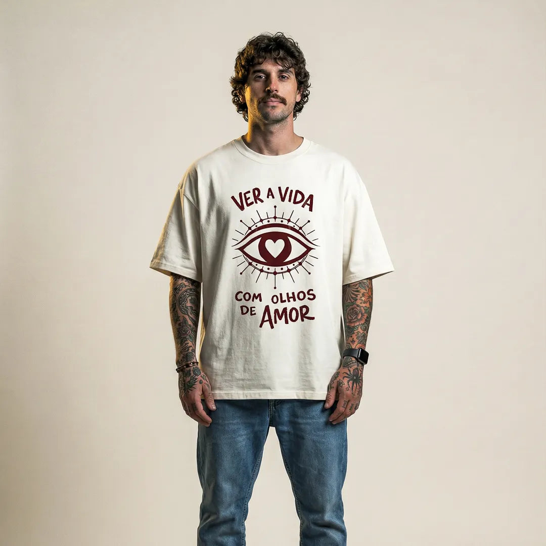 Camiseta Oversized Ver a Vida Com Olhos de Amor Masculina Off-White
