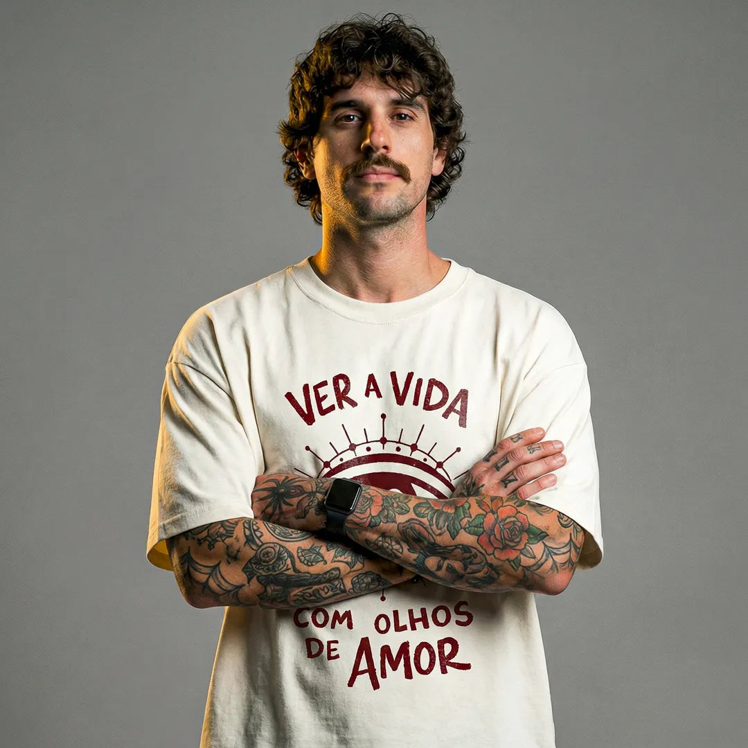 Camiseta Oversized Ver a Vida Com Olhos de Amor Masculina Off-White