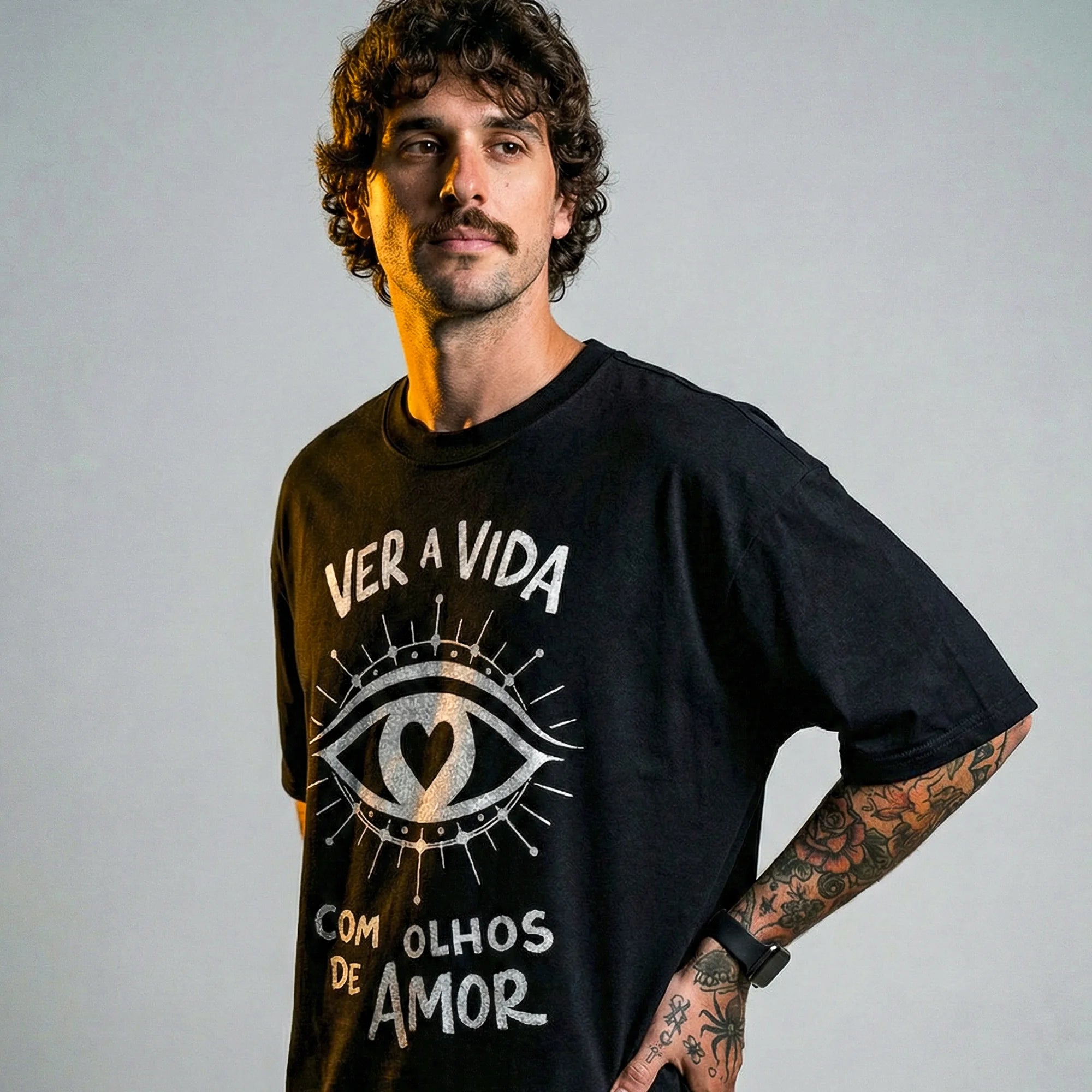 Camiseta Oversized OLHOS-AMOR Masculina Preto