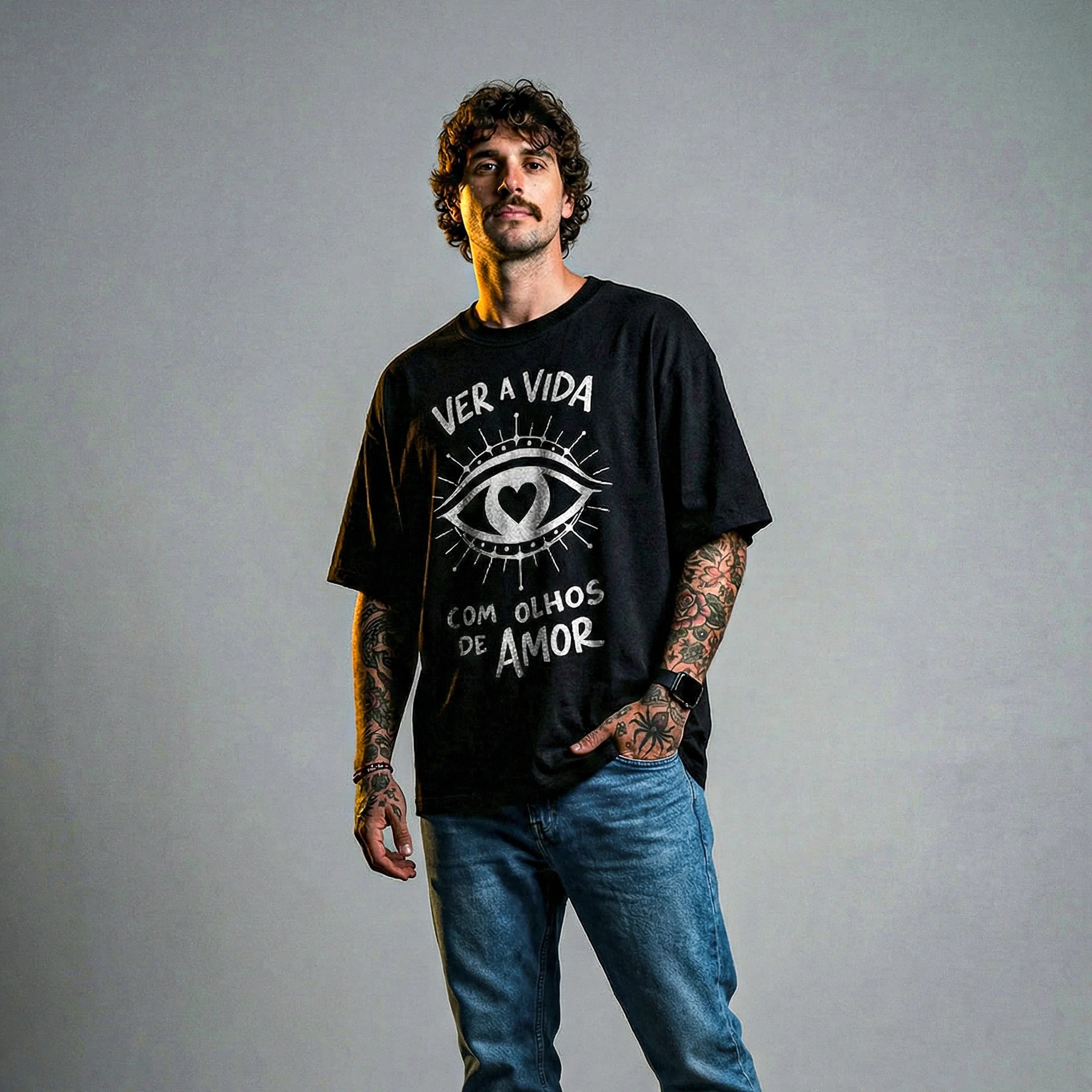 Camiseta Oversized OLHOS-AMOR Masculina Preto