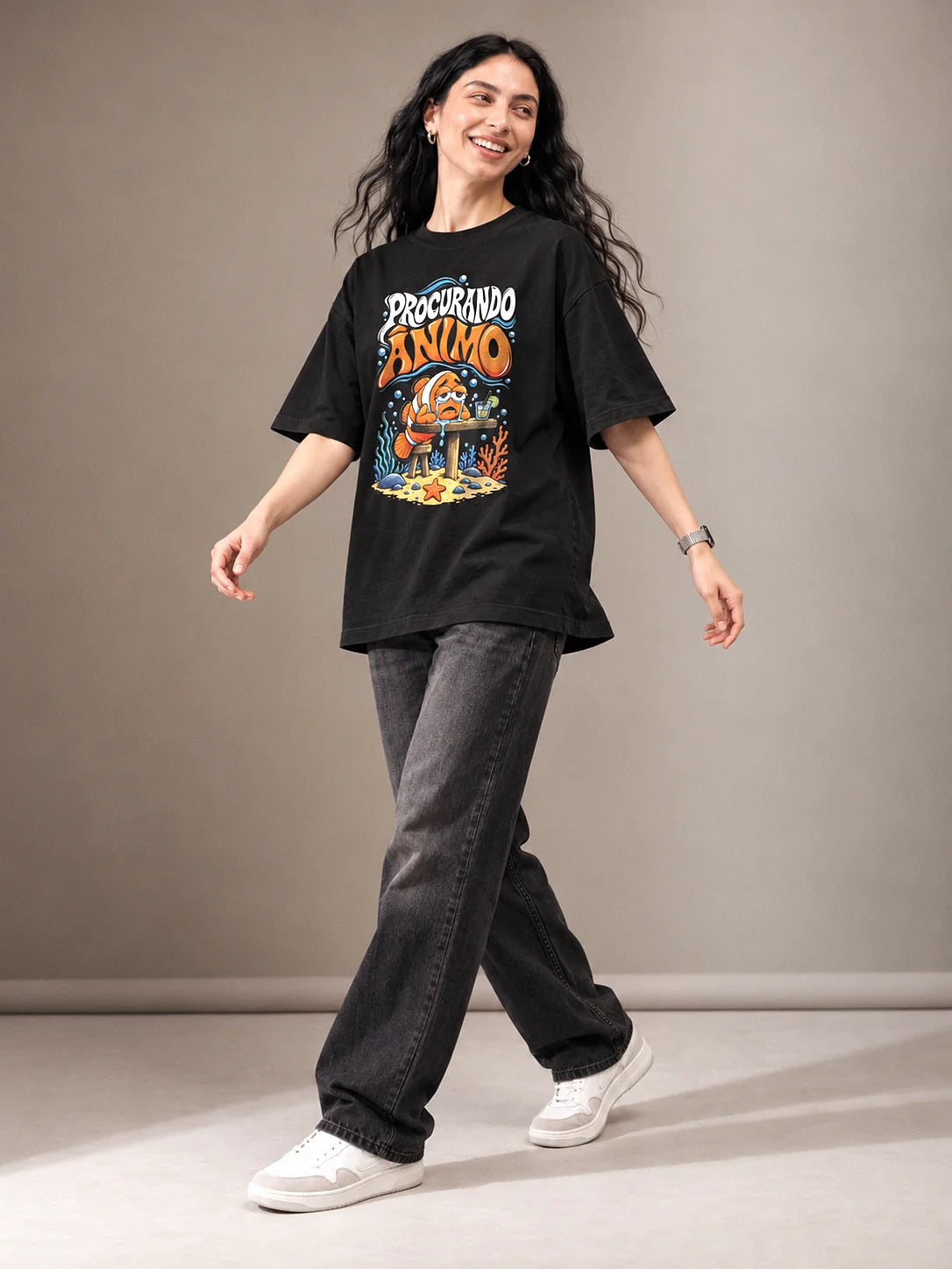 Camiseta Oversized Procurando Ânimo - Feminina Preto