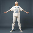 Camiseta Oversized Saúde Mental é um Ato Revolucionário Feminina Off-White