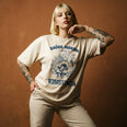 Camiseta Oversized Saúde Mental é um Ato Revolucionário Feminina Off-White