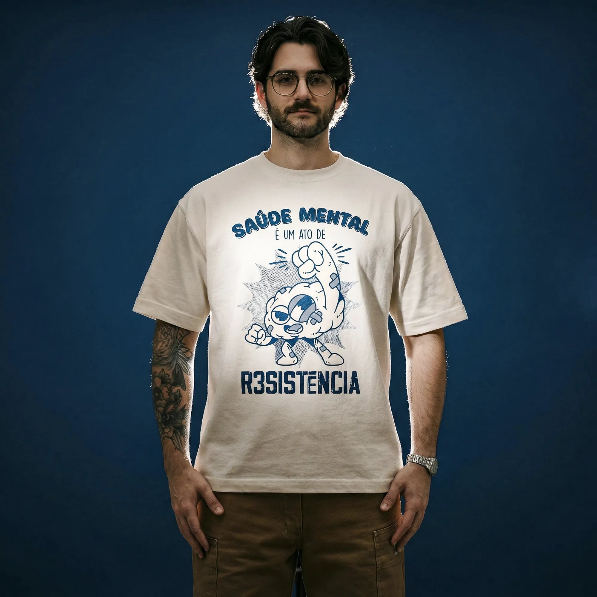 Camiseta Oversized Saúde Mental é um Ato Revolucionário Masculina Off-White