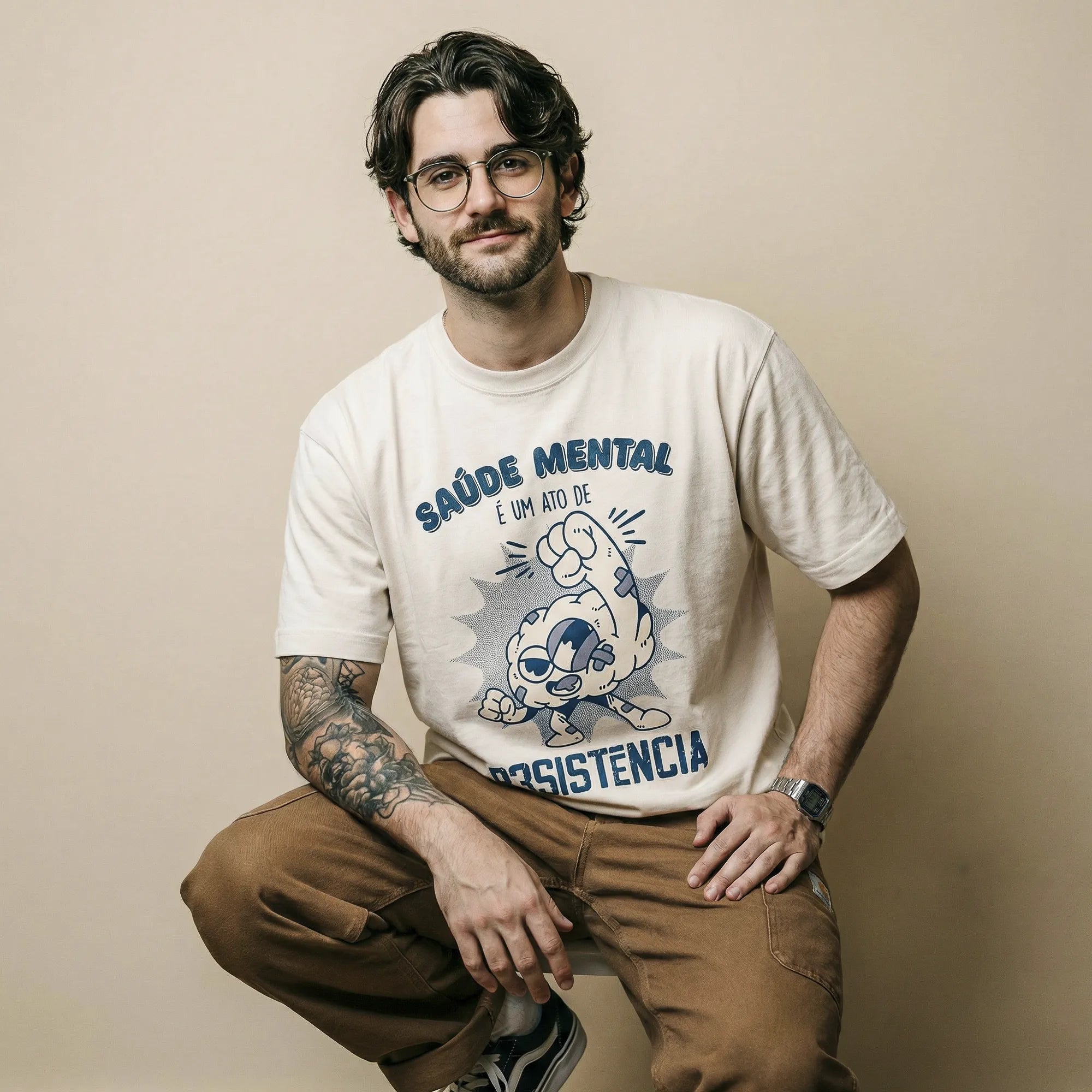 Camiseta Oversized Saúde Mental é um Ato Revolucionário Masculina Off-White