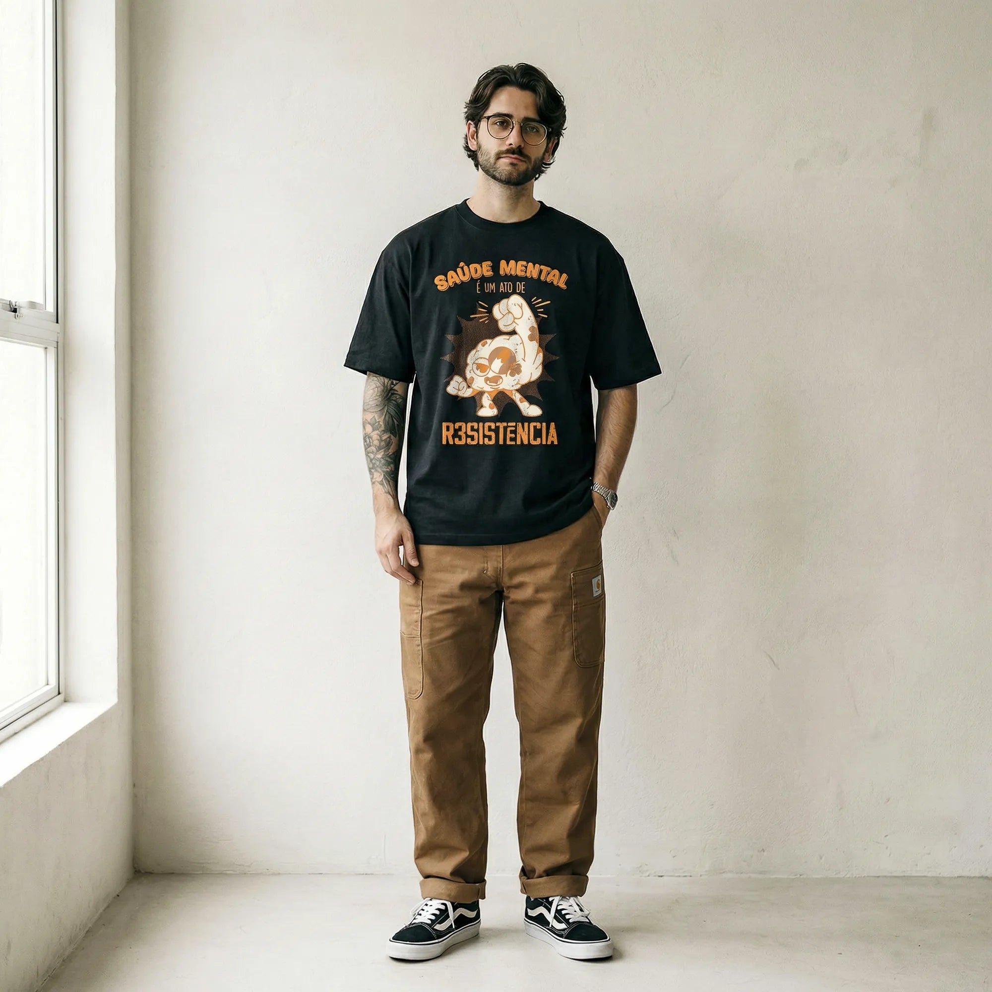 Camiseta Oversized Saúde Mental é um Ato Revolucionário Masculina Preto