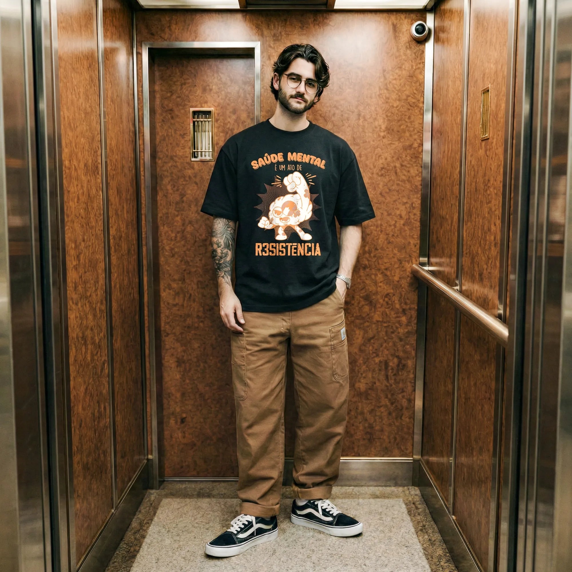 Camiseta Oversized Saúde Mental é um Ato Revolucionário Masculina Preto