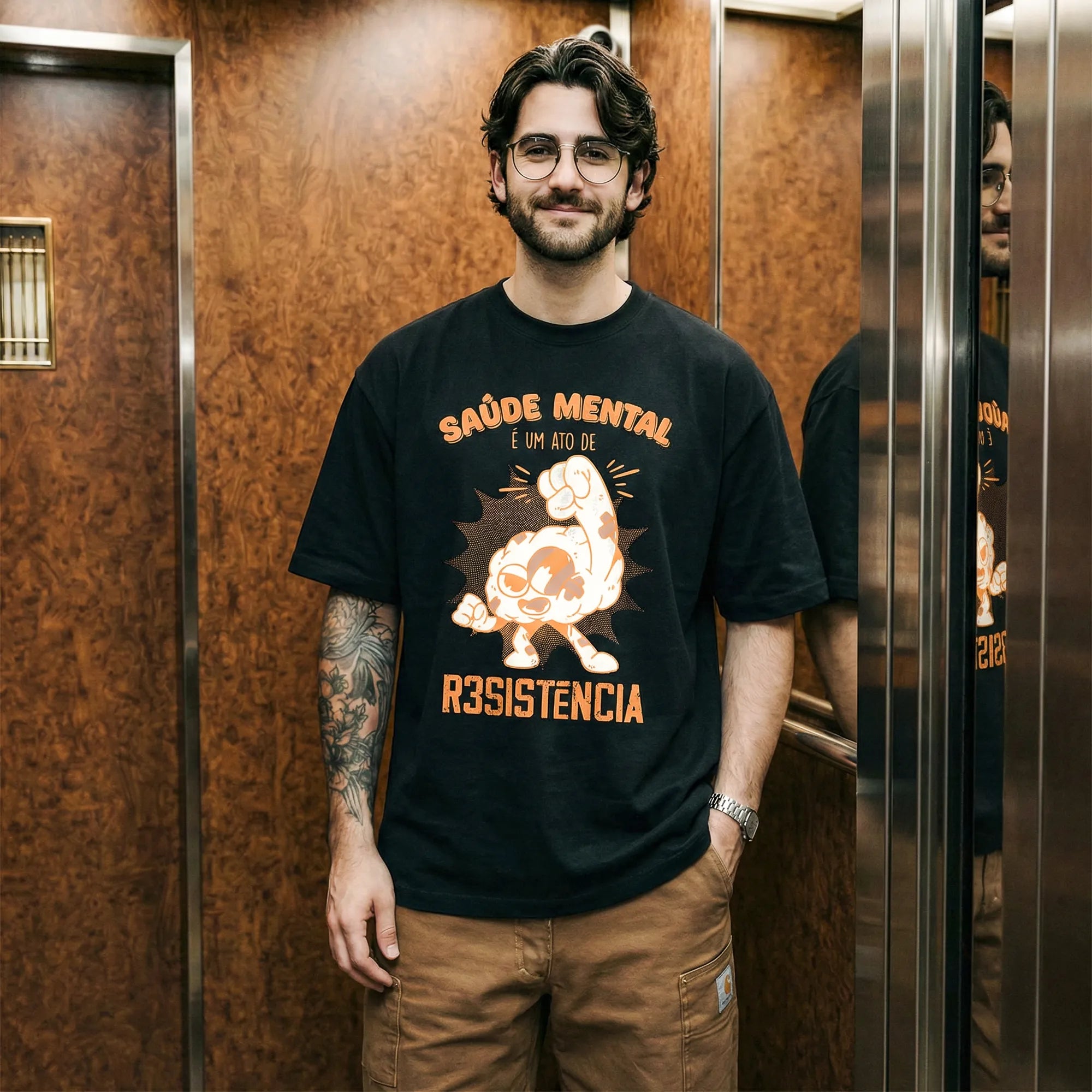 Camiseta Oversized Saúde Mental é um Ato Revolucionário Masculina Preto