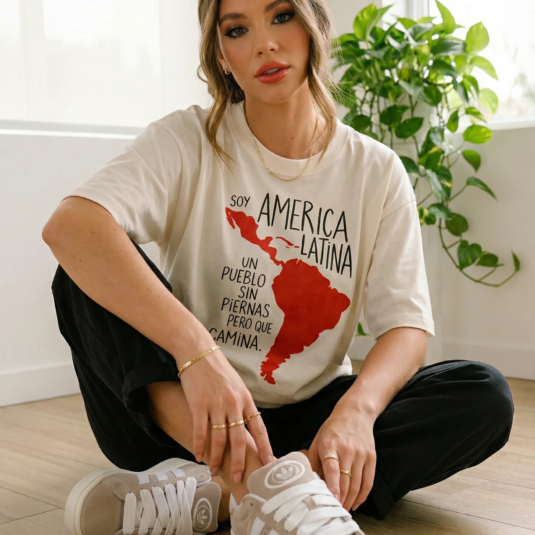 Camiseta Oversized Soy America Latina Feminina Off-White