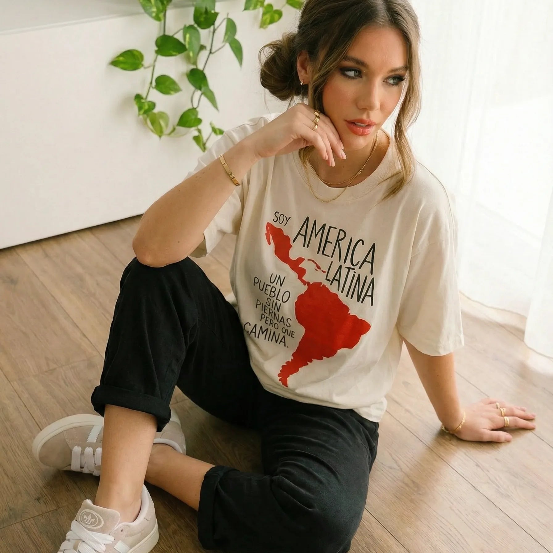Camiseta Oversized Soy America Latina Feminina Off-White