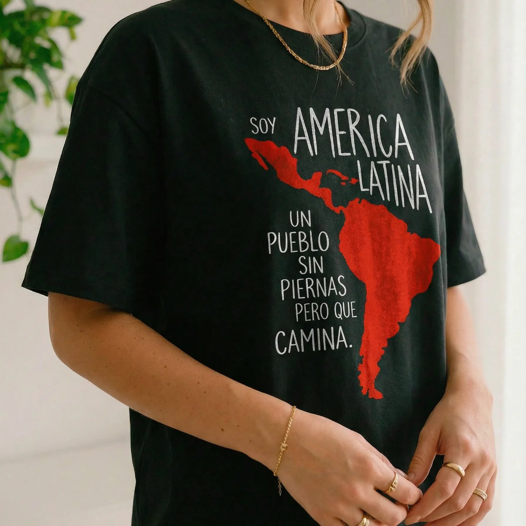Camiseta Oversized Soy America Latina Feminina Preto